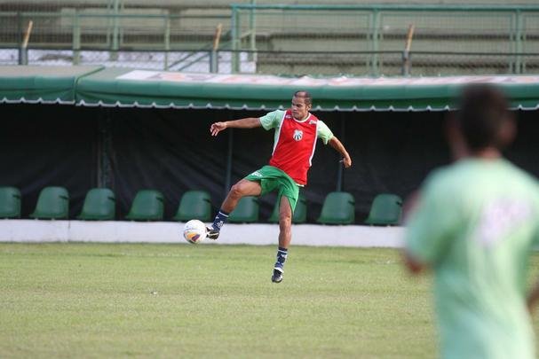 Tcnico Leo Cond comandou atividade nesta quinta-feira em Juiz de Fora e praticamente definiu o time