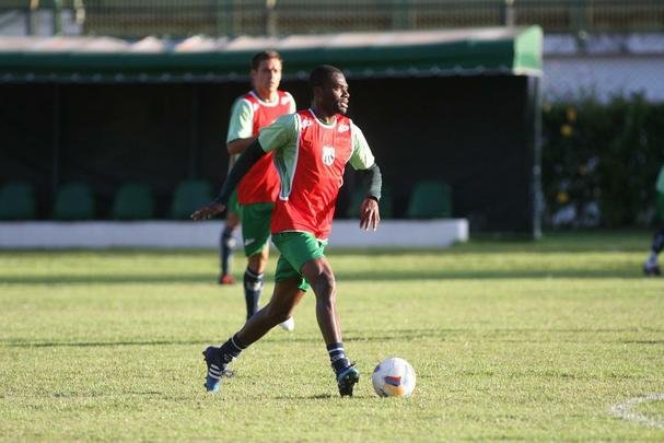 Tcnico Leo Cond comandou atividade nesta quinta-feira em Juiz de Fora e praticamente definiu o time