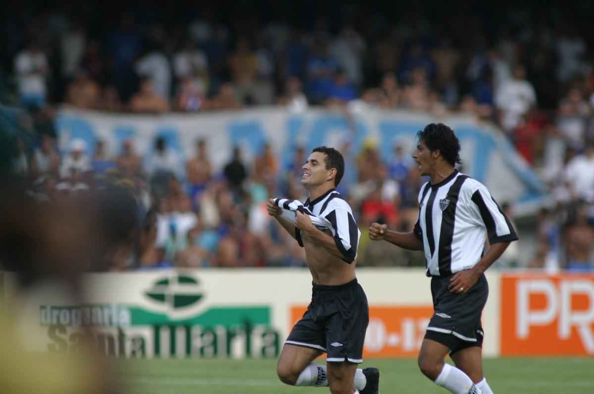 Tucho guarda material usado em clássico especial quando passou pelo Atlético, em 2003 e 2004