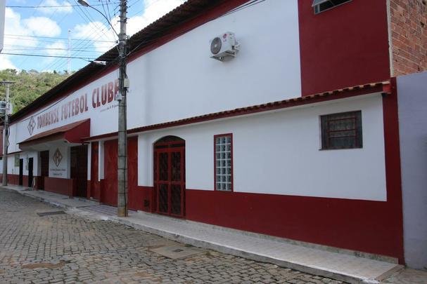 Imagens da pequena cidade de Tombos, que anda em alta com o sucesso do clube local