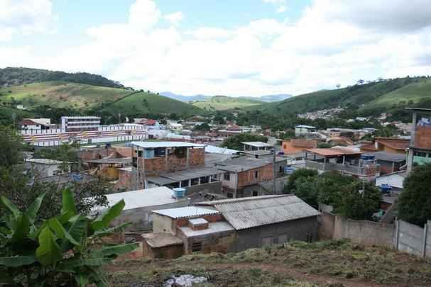 Imagens da pequena cidade de Tombos, que anda em alta com o sucesso do clube local