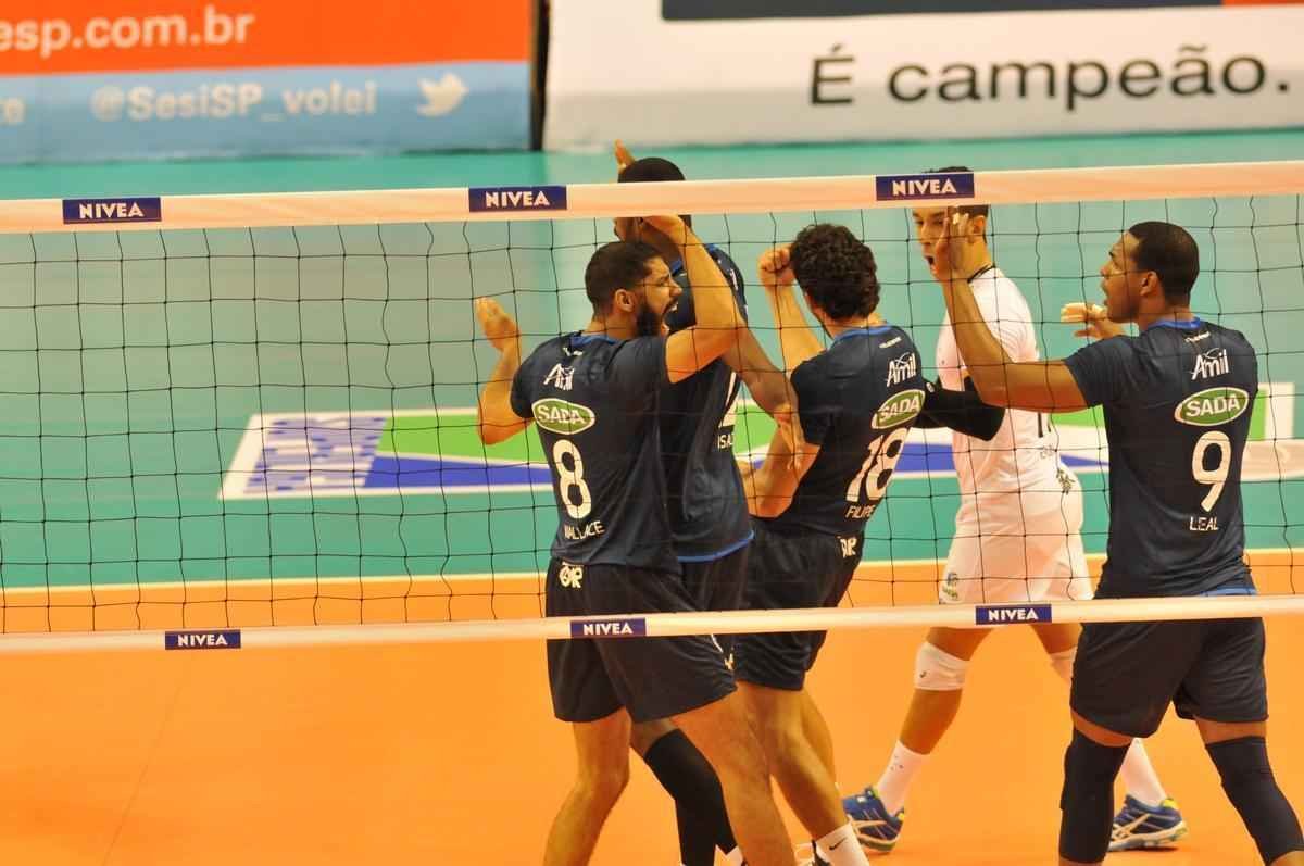 Imagens exclusivas da deciso da Superliga Masculina, no Mineirinho, entre Cruzeiro e Sesi