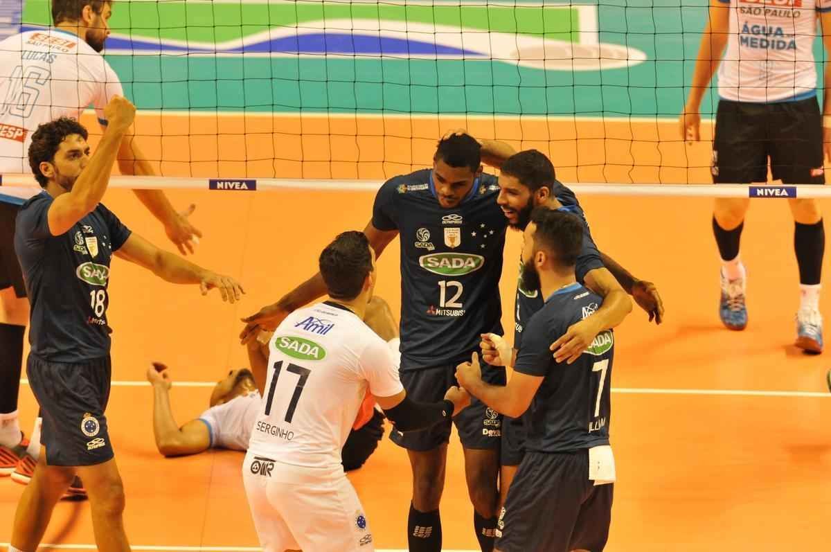 Imagens exclusivas da deciso da Superliga Masculina, no Mineirinho, entre Cruzeiro e Sesi