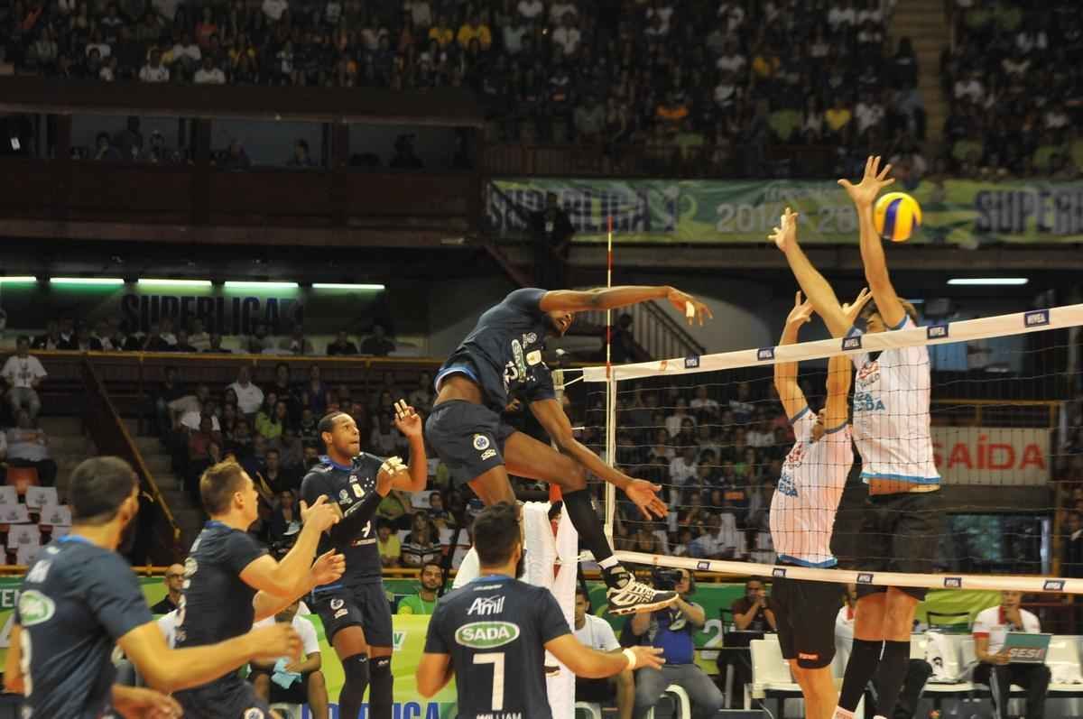 Imagens exclusivas da deciso da Superliga Masculina, no Mineirinho, entre Cruzeiro e Sesi