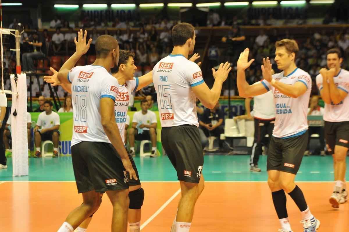 Imagens exclusivas da deciso da Superliga Masculina, no Mineirinho, entre Cruzeiro e Sesi