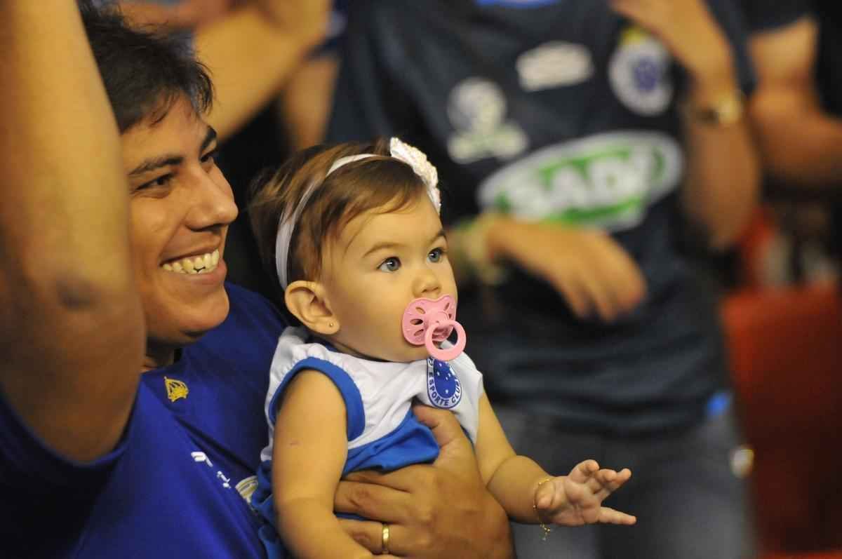 Torcidas de Cruzeiro e Sesi, no Mineirinho, na grande deciso da Superliga Masculina