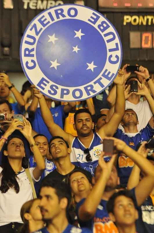 Torcidas de Cruzeiro e Sesi, no Mineirinho, na grande deciso da Superliga Masculina