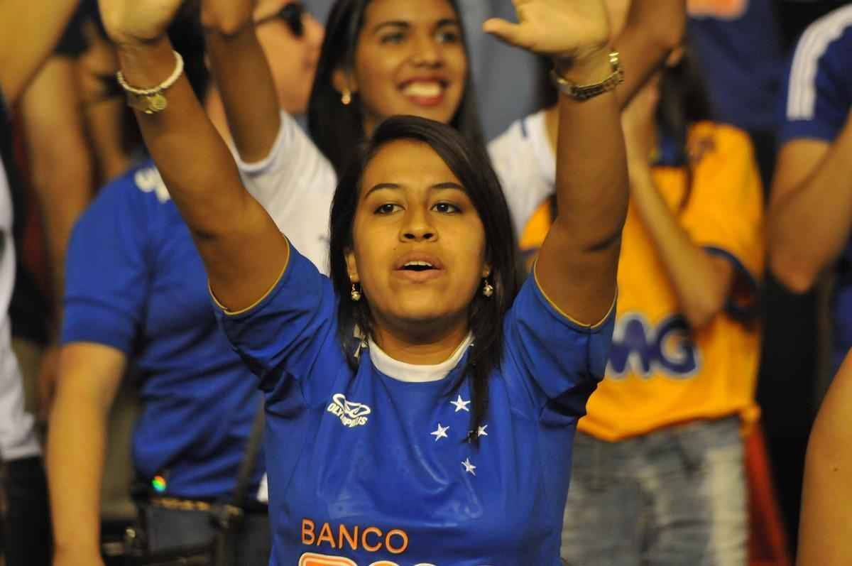 Torcidas de Cruzeiro e Sesi, no Mineirinho, na grande deciso da Superliga Masculina