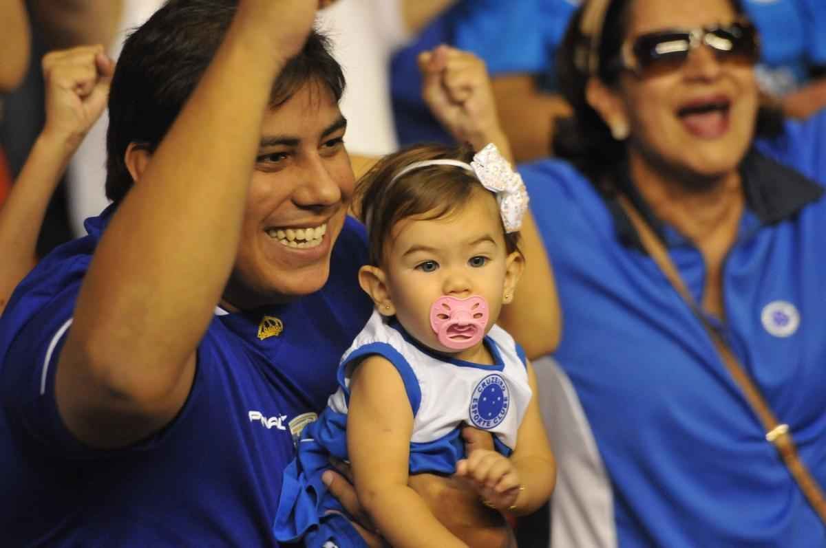 Torcidas de Cruzeiro e Sesi, no Mineirinho, na grande deciso da Superliga Masculina