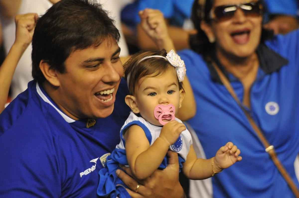 Torcidas de Cruzeiro e Sesi, no Mineirinho, na grande deciso da Superliga Masculina