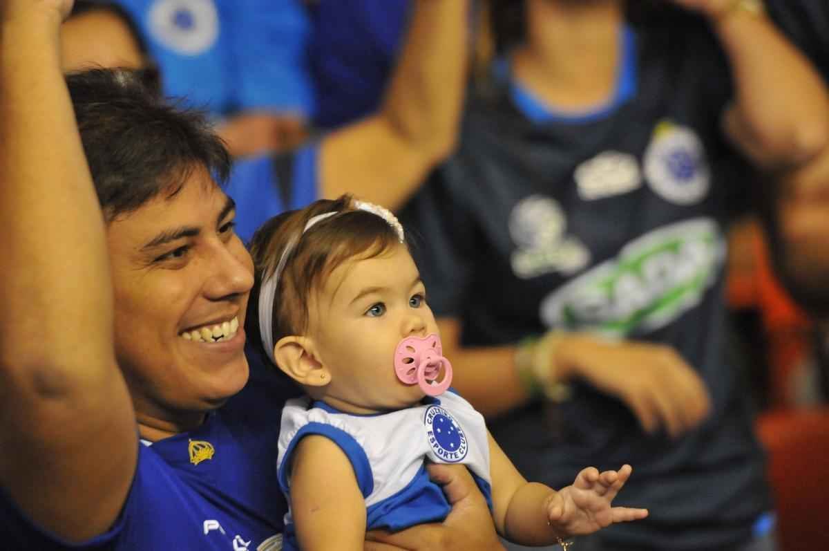 Torcidas de Cruzeiro e Sesi, no Mineirinho, na grande deciso da Superliga Masculina
