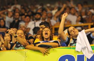 Imagens da premiao, da festa do time e da torcida cruzeirense no Mineirinho com o tri da Superliga