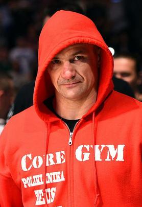 Imagens da revanche histrica entre Cro Cop e Napo, vencida pelo croata por nocaute tcnico no terceiro round