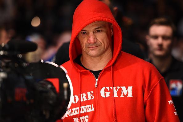 Imagens da revanche histrica entre Cro Cop e Napo, vencida pelo croata por nocaute tcnico no terceiro round