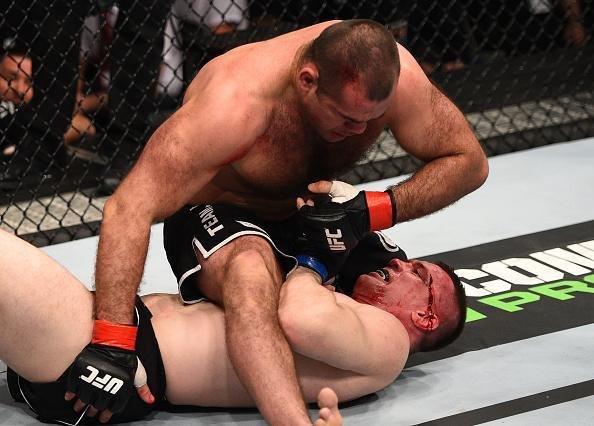 Imagens da revanche histrica entre Cro Cop e Napo, vencida pelo croata por nocaute tcnico no terceiro round