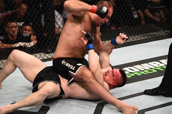 Imagens da revanche histrica entre Cro Cop e Napo, vencida pelo croata por nocaute tcnico no terceiro round