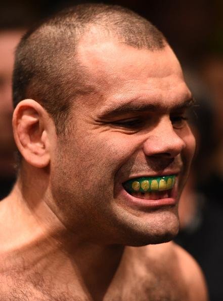 Imagens da revanche histrica entre Cro Cop e Napo, vencida pelo croata por nocaute tcnico no terceiro round