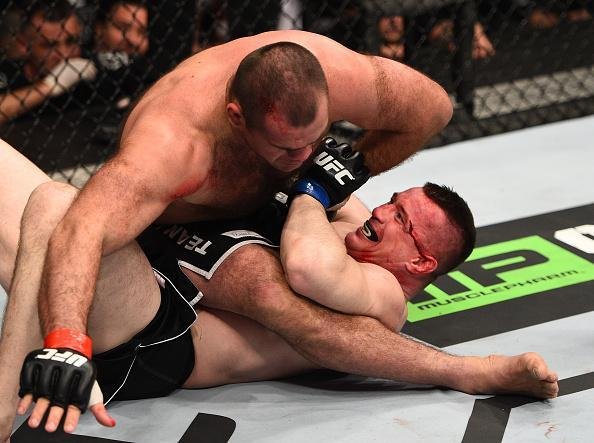 Imagens da revanche histrica entre Cro Cop e Napo, vencida pelo croata por nocaute tcnico no terceiro round