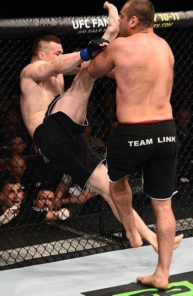 Imagens da revanche histrica entre Cro Cop e Napo, vencida pelo croata por nocaute tcnico no terceiro round