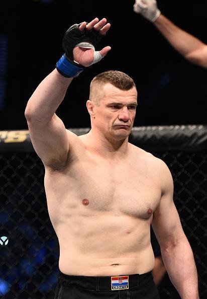 Imagens da revanche histrica entre Cro Cop e Napo, vencida pelo croata por nocaute tcnico no terceiro round