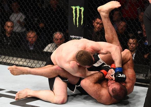 Imagens da revanche histrica entre Cro Cop e Napo, vencida pelo croata por nocaute tcnico no terceiro round