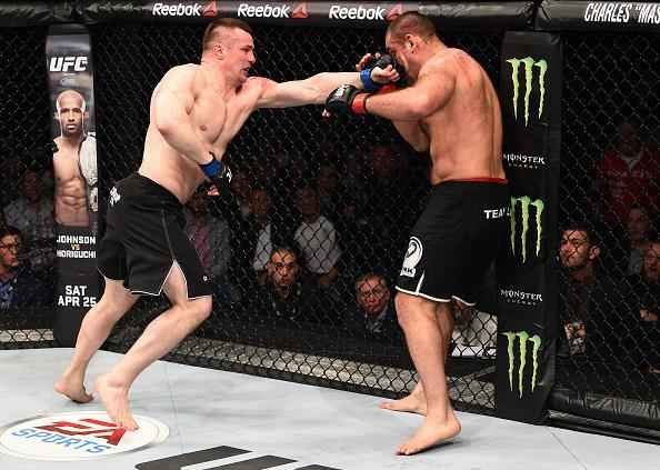 Imagens da revanche histrica entre Cro Cop e Napo, vencida pelo croata por nocaute tcnico no terceiro round