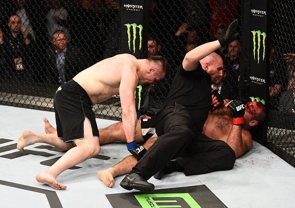 Imagens da revanche histrica entre Cro Cop e Napo, vencida pelo croata por nocaute tcnico no terceiro round