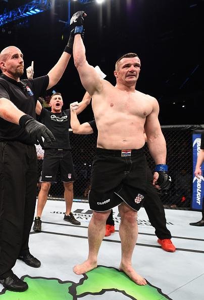 Imagens da revanche histrica entre Cro Cop e Napo, vencida pelo croata por nocaute tcnico no terceiro round
