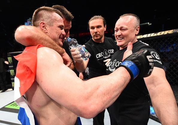 Imagens da revanche histrica entre Cro Cop e Napo, vencida pelo croata por nocaute tcnico no terceiro round