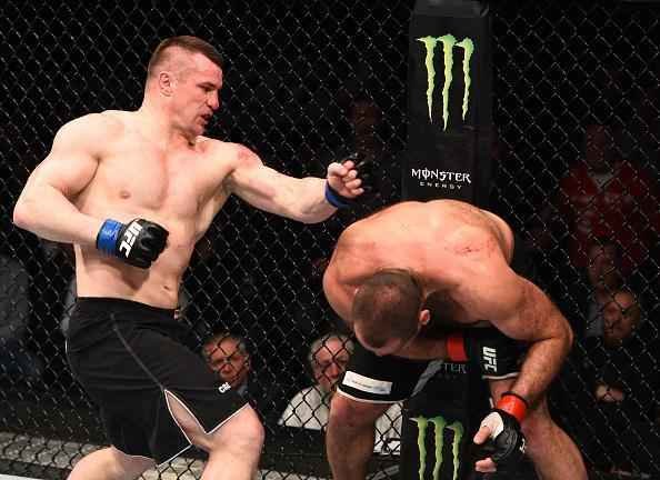 Imagens da revanche histrica entre Cro Cop e Napo, vencida pelo croata por nocaute tcnico no terceiro round