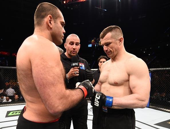 Imagens da revanche histrica entre Cro Cop e Napo, vencida pelo croata por nocaute tcnico no terceiro round