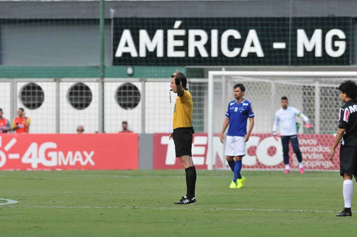 Imagens do clssico entre Atltico e Cruzeiro no Independncia. Partida  a primeira da semifinal do Campeonato Mineiro