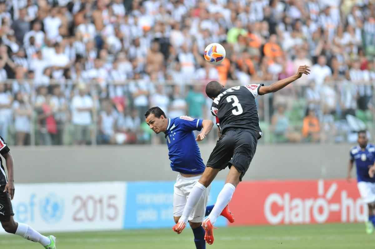 Imagens do clssico entre Atltico e Cruzeiro no Independncia. Partida  a primeira da semifinal do Campeonato Mineiro