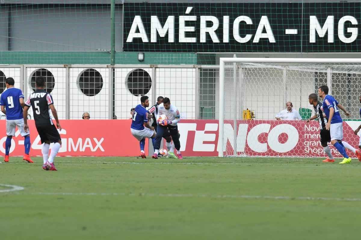 Imagens do clssico entre Atltico e Cruzeiro no Independncia. Partida  a primeira da semifinal do Campeonato Mineiro