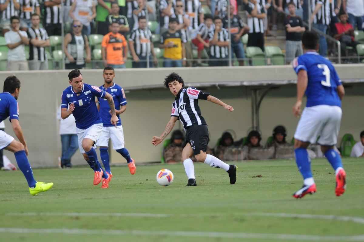 Imagens do clssico entre Atltico e Cruzeiro no Independncia. Partida  a primeira da semifinal do Campeonato Mineiro