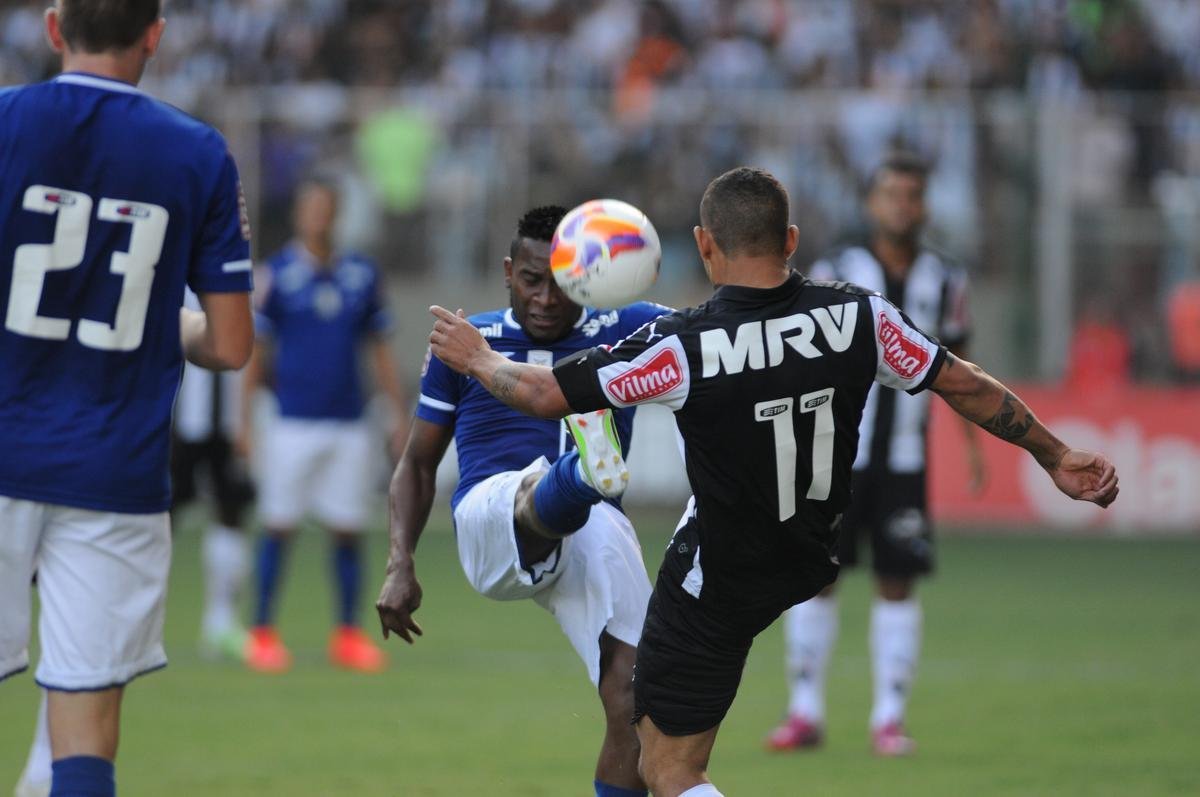 Imagens do clssico entre Atltico e Cruzeiro no Independncia. Partida  a primeira da semifinal do Campeonato Mineiro