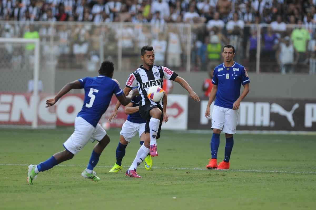Imagens do clssico entre Atltico e Cruzeiro no Independncia. Partida  a primeira da semifinal do Campeonato Mineiro