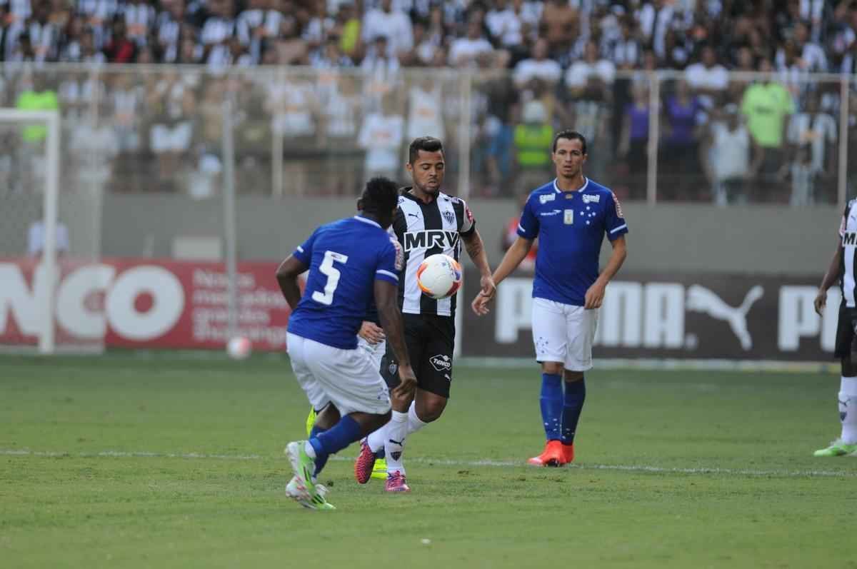 Imagens do clssico entre Atltico e Cruzeiro no Independncia. Partida  a primeira da semifinal do Campeonato Mineiro