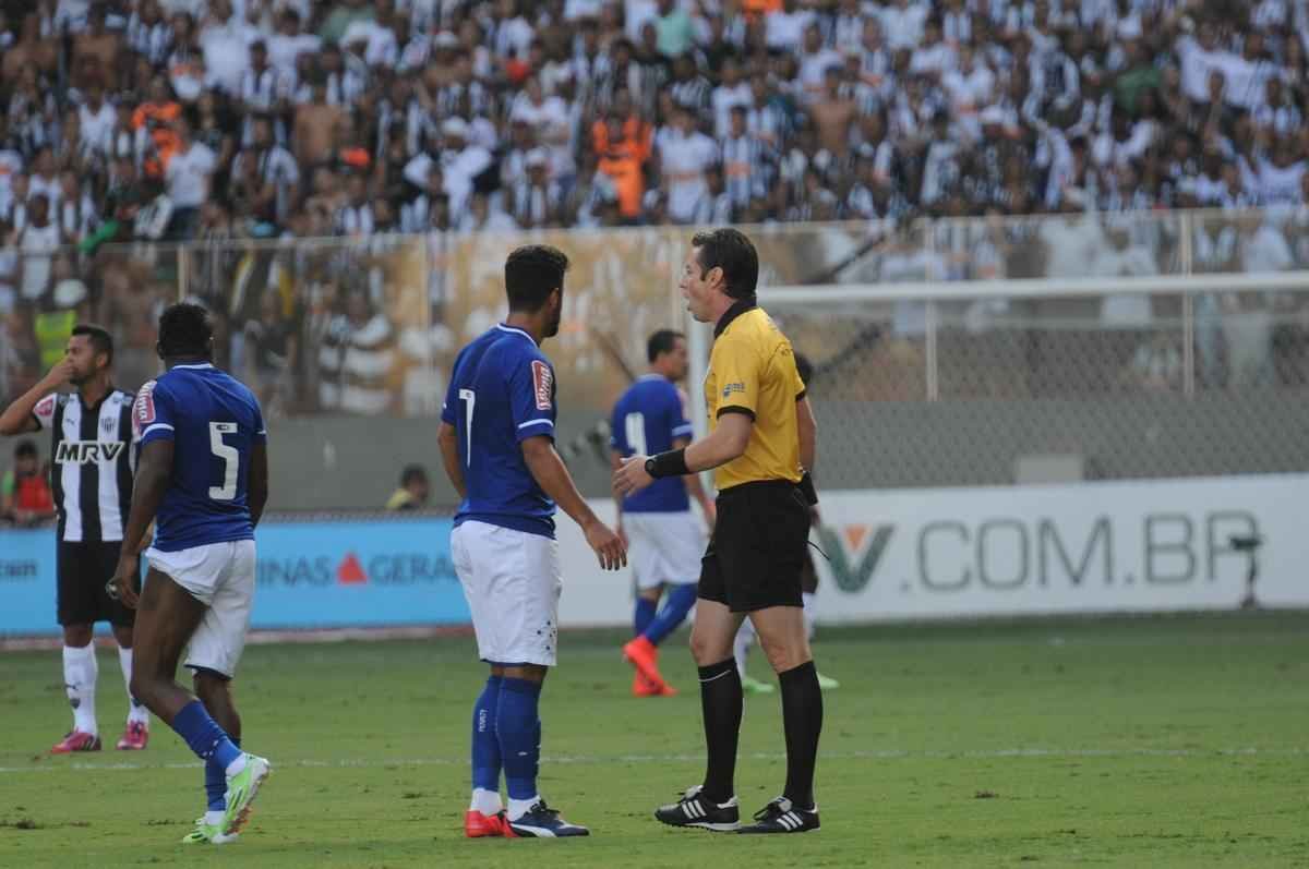 Imagens do clssico entre Atltico e Cruzeiro no Independncia. Partida  a primeira da semifinal do Campeonato Mineiro