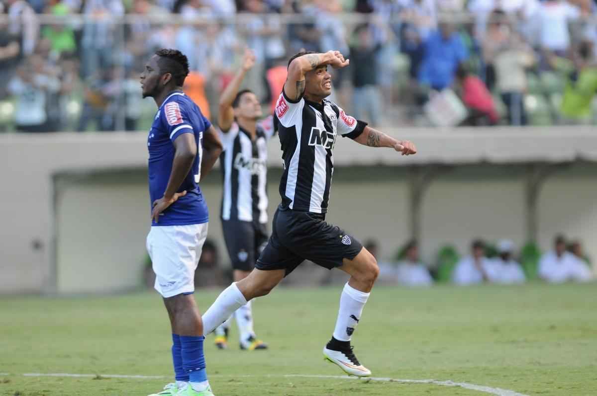 Imagens do clssico entre Atltico e Cruzeiro no Independncia. Partida  a primeira da semifinal do Campeonato Mineiro