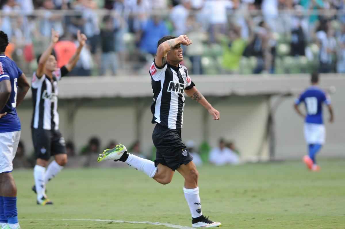 Imagens do clssico entre Atltico e Cruzeiro no Independncia. Partida  a primeira da semifinal do Campeonato Mineiro