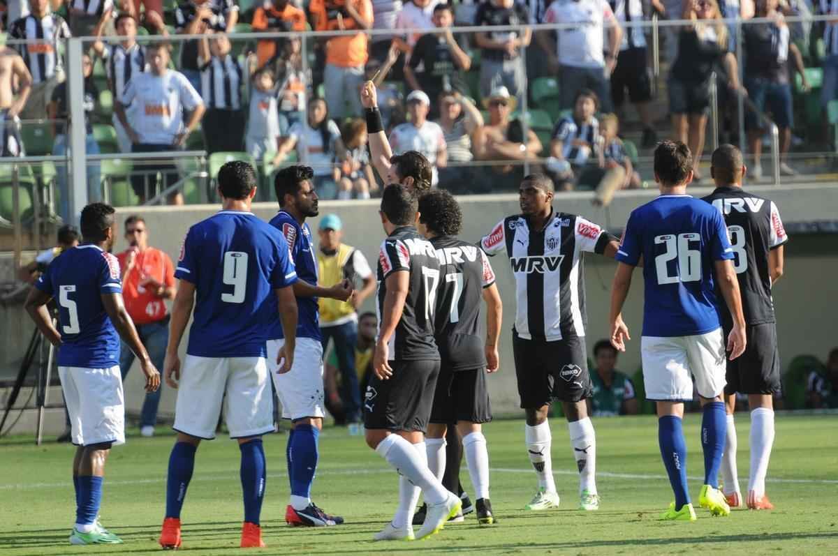 Imagens do clssico entre Atltico e Cruzeiro no Independncia. Partida  a primeira da semifinal do Campeonato Mineiro