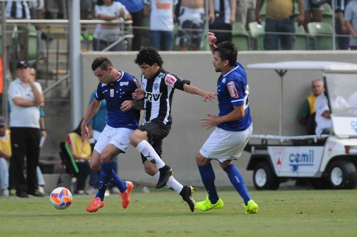 Imagens do clssico entre Atltico e Cruzeiro no Independncia. Partida  a primeira da semifinal do Campeonato Mineiro