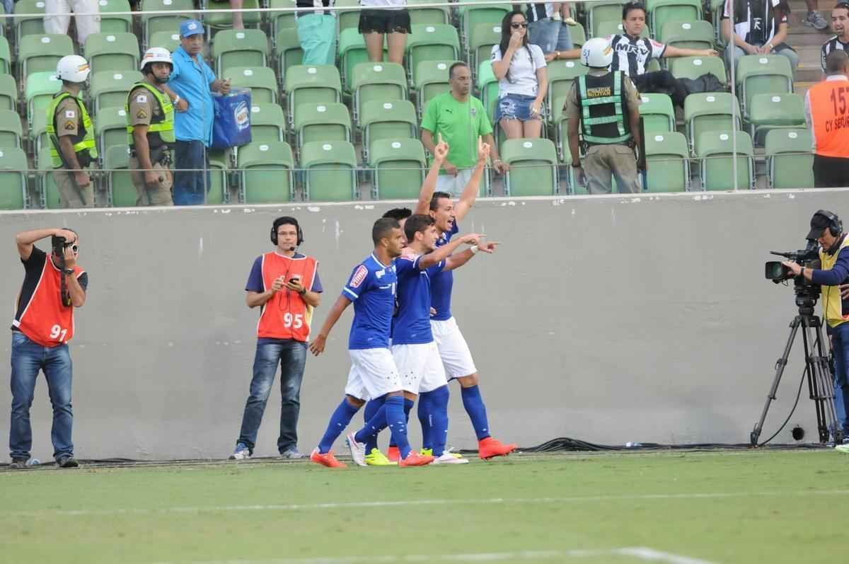 Imagens do clssico entre Atltico e Cruzeiro no Independncia. Partida  a primeira da semifinal do Campeonato Mineiro