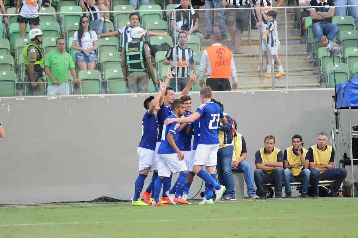 Imagens do clssico entre Atltico e Cruzeiro no Independncia. Partida  a primeira da semifinal do Campeonato Mineiro