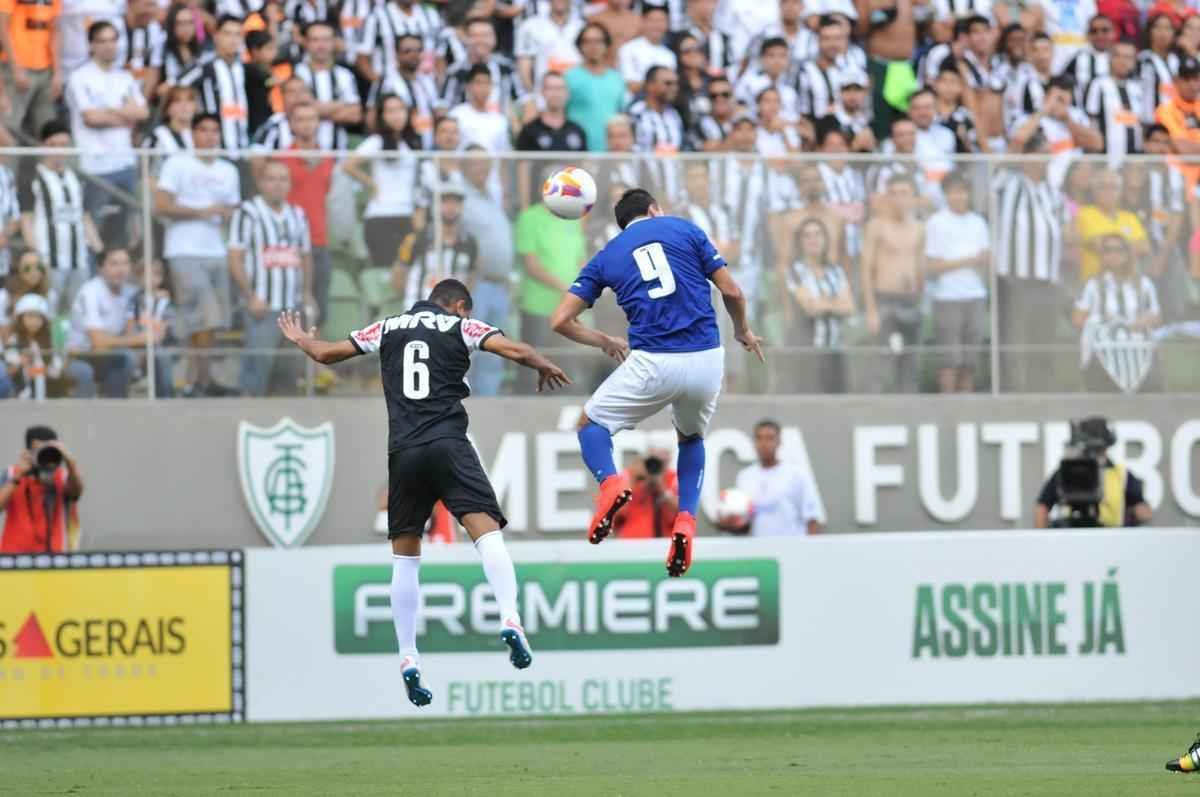 Imagens do clssico entre Atltico e Cruzeiro no Independncia. Partida  a primeira da semifinal do Campeonato Mineiro