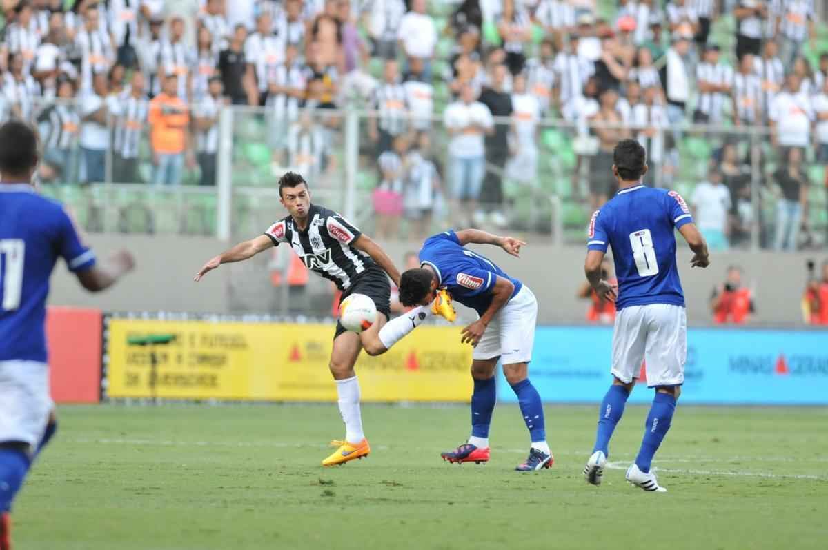 Imagens do clssico entre Atltico e Cruzeiro no Independncia. Partida  a primeira da semifinal do Campeonato Mineiro