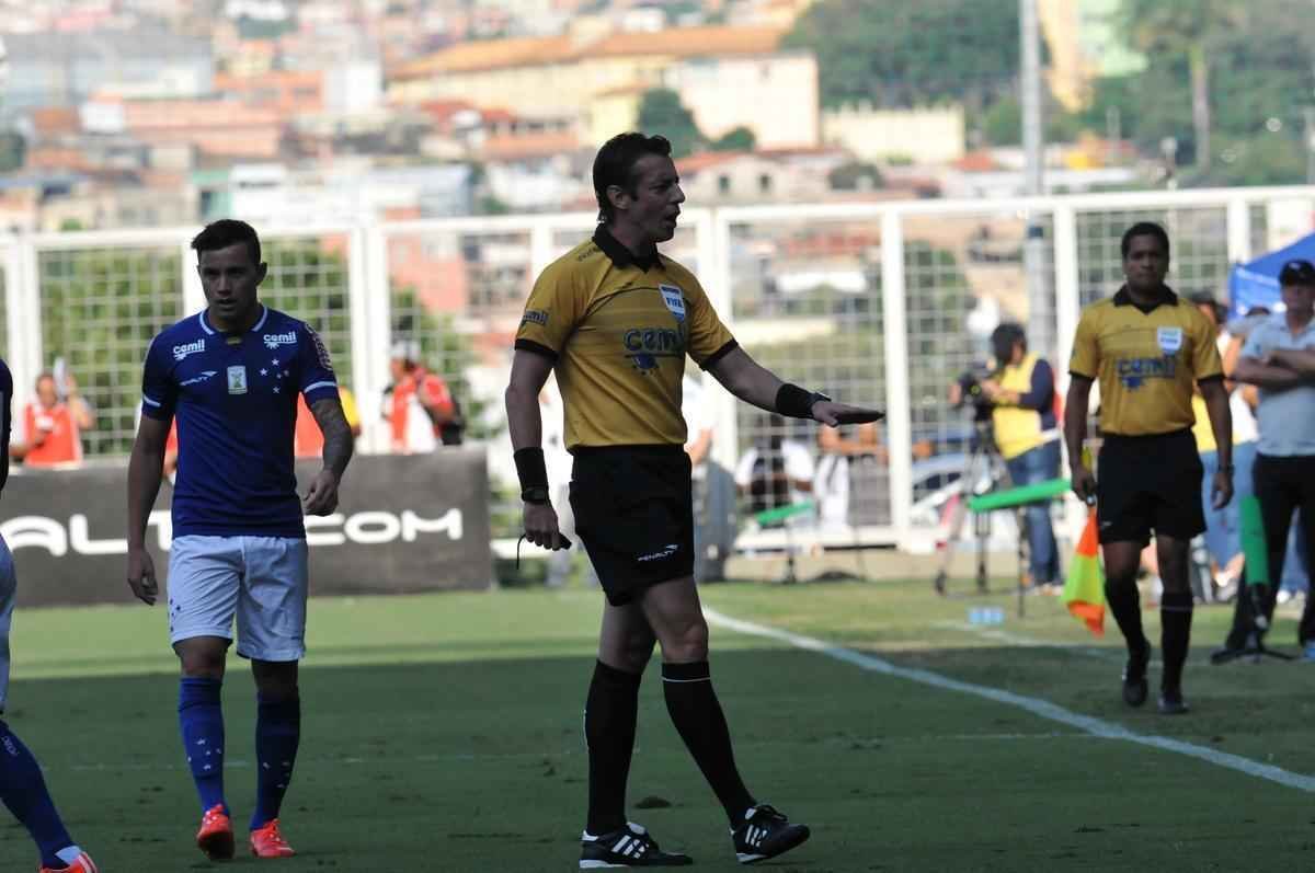 Imagens do clssico entre Atltico e Cruzeiro no Independncia. Partida  a primeira da semifinal do Campeonato Mineiro