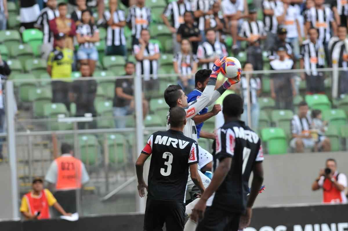Imagens do clssico entre Atltico e Cruzeiro no Independncia. Partida  a primeira da semifinal do Campeonato Mineiro