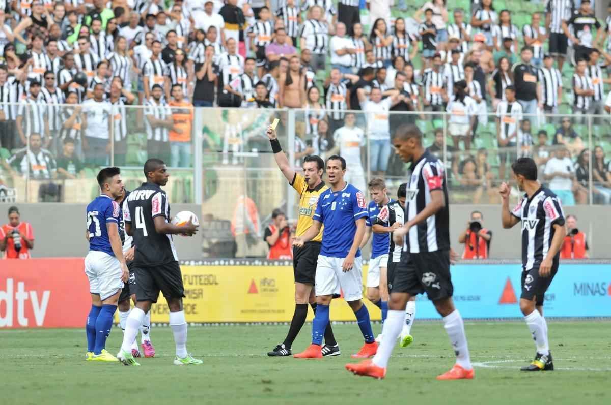 Imagens do clssico entre Atltico e Cruzeiro no Independncia. Partida  a primeira da semifinal do Campeonato Mineiro